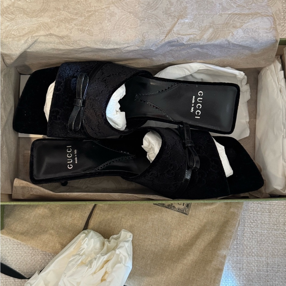 Auth. Gucci GG Monogram Velvet Bow Sandals - Picture 9 of 11
